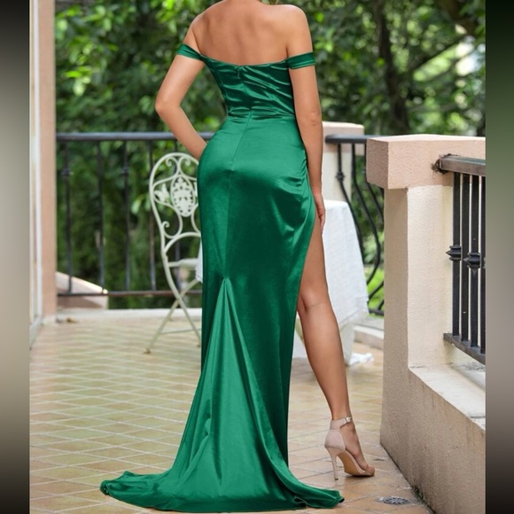 Luxe green off shoulder slit thigh maxi dress - Picture 12 of 12